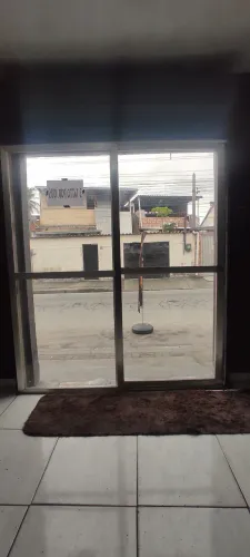 Vêndo porta de alumínio ,(ADAPTADA PARA SER PORTA DE CORRER )