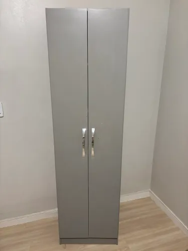 Armario multiuso 2 portas 4 prateleira
