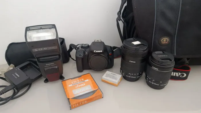 Camera Canon t5i + 18-55mm + 18-135mm + flash yongnuo + kit