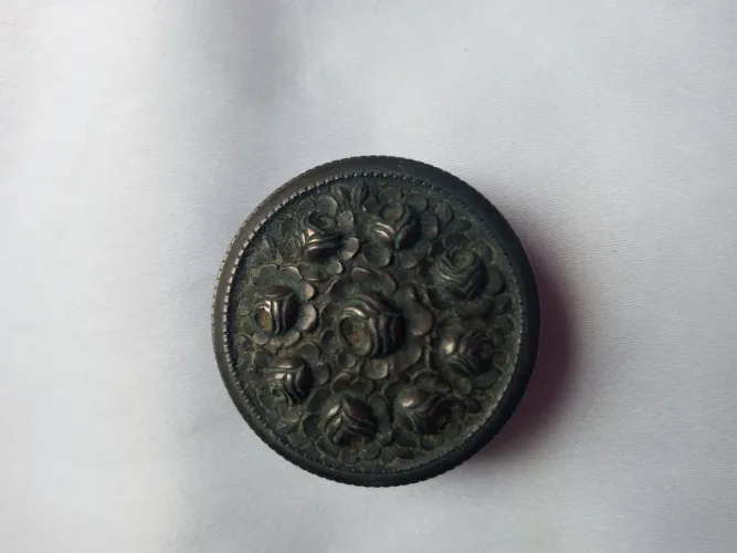 Caixinha Decorativa Vintage em Metal Trabalhado | Porta-Joias | 4x4 cm
