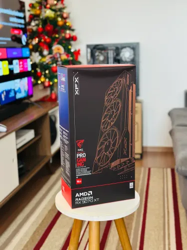 Placa de Vídeo XFX Swift AMD Radeon RX 9070 XT, 16GB, GDDR6, FSR, Ray Tracing - Lacrada