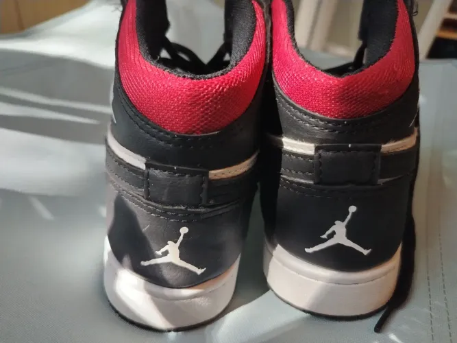 Tênis Nike Air Jordan 35/36 bem conservado 