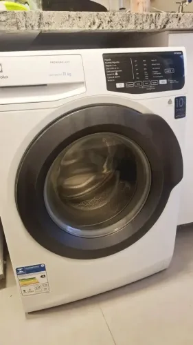 Máquina de Lavar Frontal Electrolux 11kg Inverter - LFE 11
