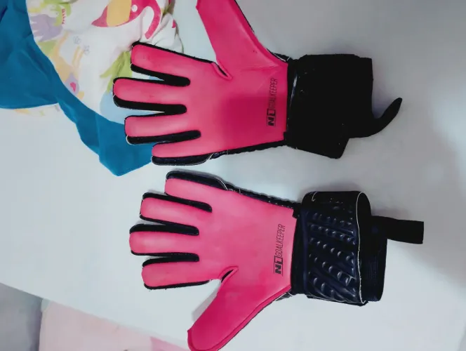 Luva goleiro N1 cronos usada poucas vezes