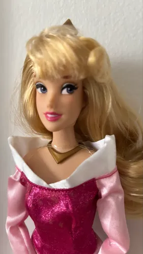 Boneca princesa Aurora - A Bela Adormecida Disney store