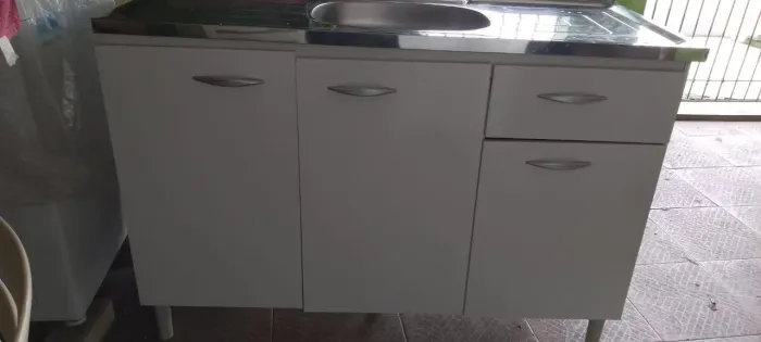 Vende-se balcão com pia