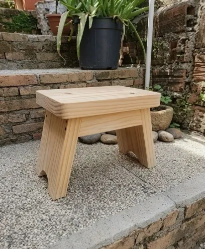 Banquinho de Madeira