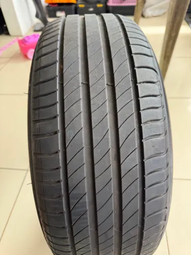 Pneu Michelin 215/55 R17