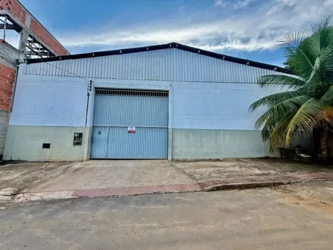 Alugo Galpão com 300m² no bairro Mário Giurizatto - Colatina/ES