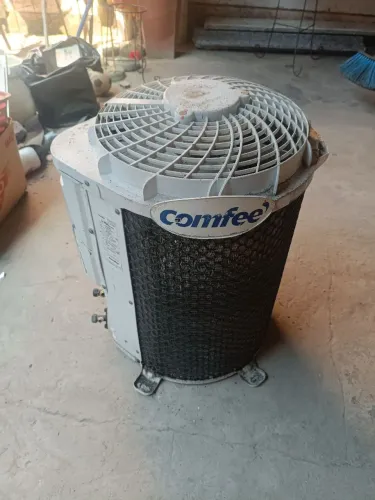 Condensadora e ar condicionado para retirada de peças