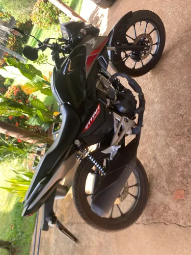 Titan 160