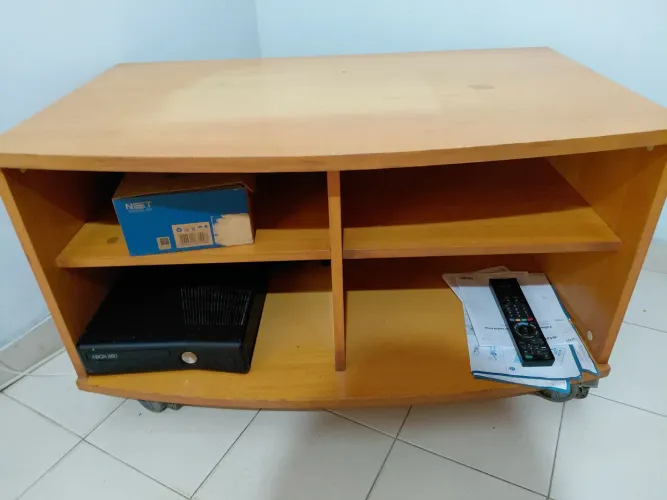 Mesa para TV e objetos 