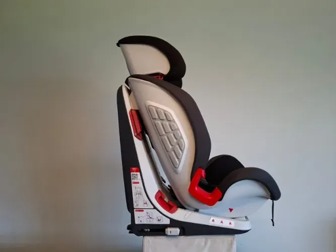 Cadeirinha para criança Carro Chicco Youniverse FIX de 9 a 36kg com ISOFIX