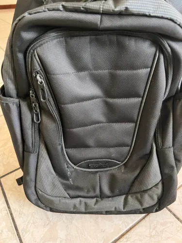 Vendo mochila Sestini com rodinha!