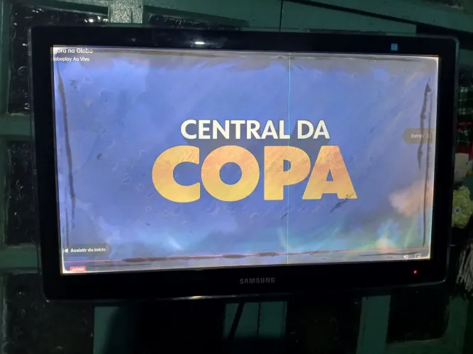 TV Samsung 32 com manchas na tela tudo perfeito