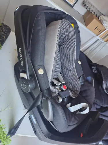 Bebê Conforto Maxi-Cosi Pebble Plus + Base ISOFIX 2wayFix
