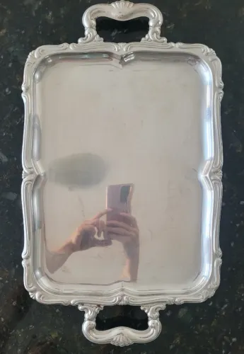BANDEJA EM AÇO INOX COM ALÇAS TRABALHADAS - ESTILO CLÁSSICO/VINTAGE