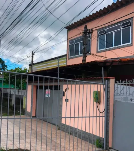 Casa em Rua fechada com terraço