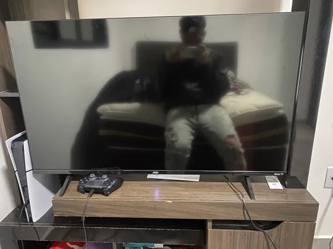 Televisão roku 43 polegadas usada por pouco tempo (menos de 5 meses de uso)