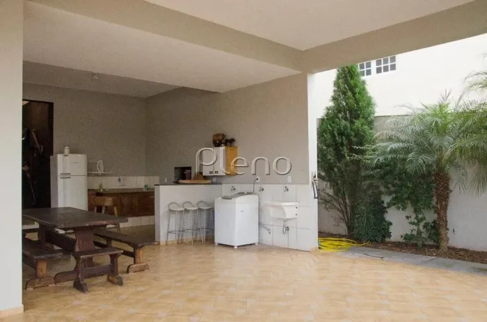 Sobrado à venda em Valinhos, Santa Cruz, com 4 quartos, com 351 m²