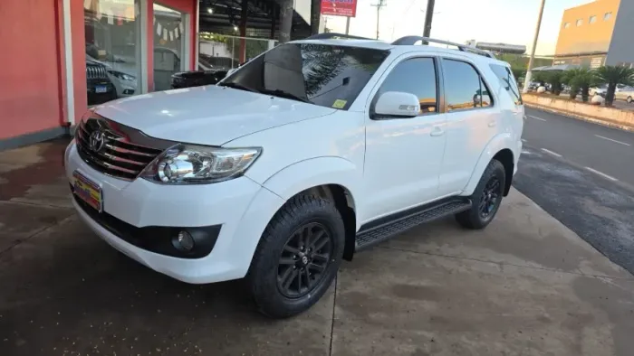 Toyota Hilux SW4 SR 4X2 2.7/ 2.7 Flex 16V Aut. 2015