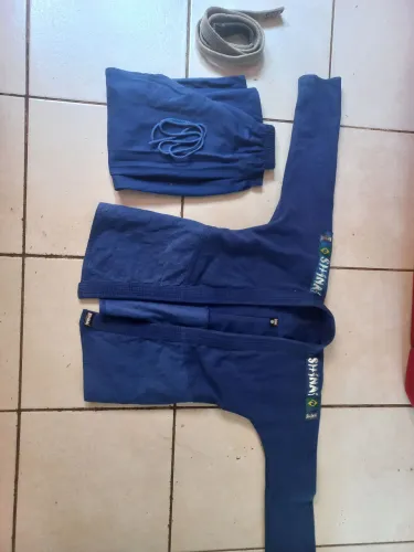 Kimono adulto m4. 150 reais *6