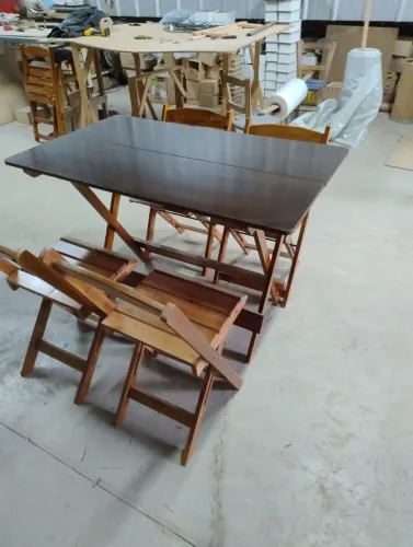 Conjunto dobrável 120x70 com 4 Cadeiras, Madeira