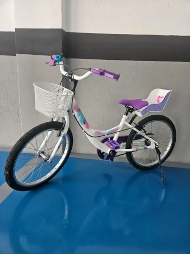 Bicicleta Caloi Ceci menina - Aro 20 (6 meses de uso) 