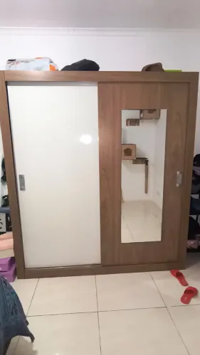 Guarda-roupa Casal Com Gavetas Internas E Cabideiro Grande