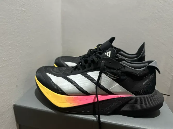 TÊNIS ADIDAS ADIZERO DRIVE 
