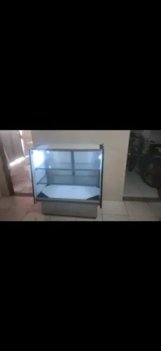 Vendo balcão para pão e salgados bem conservado já vai com LED