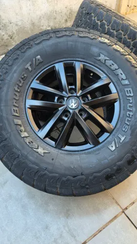 Rodas amarok pneu xbri 285/75r16 só 2.200