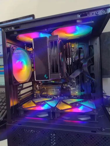 PC Completo AM5 Ryzen 5 8600G + 32GB DDR5 + SSD 1TB + Monitor 100Hz + Acessórios 