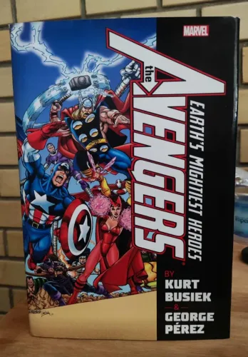 Avengers by Busiek & Perez Omnibus Vol. 1 - importada Marvel Comics inglês