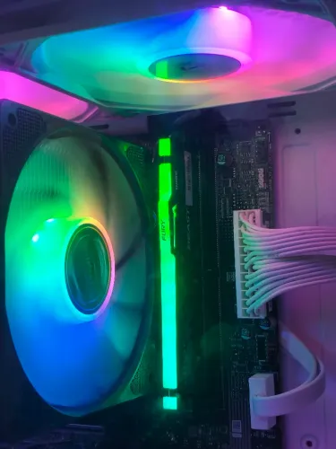 Memória ram 16gb FURY RGB 5200mhz aceito troca por duas de 8gb ddr5