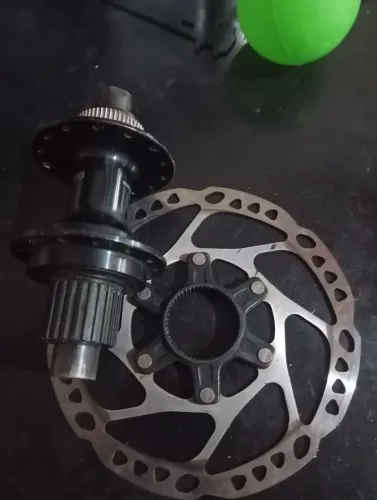 Vendo cubo Shimano padrão micro spring 28 furos já com disco