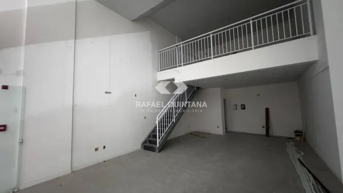 ALUGUEL: Loja Ampla com Mezanino, 75m², 1 Vaga, Lauro Linhares, Trindade, Florianópolis - 