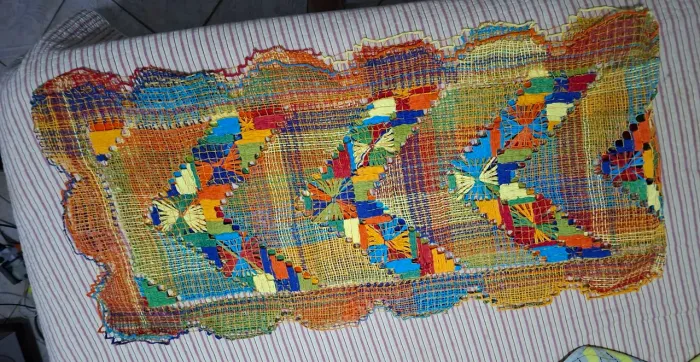 Caminho de mesa artesanal