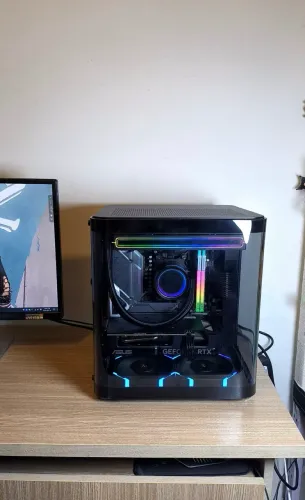 PC Gamer Gabinete Jonsbo TK1 Ryzen 5 7500F RTX 4070 ASUS