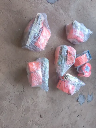 Material de travamento de cargas em caminhões
