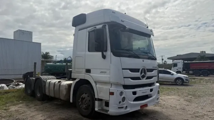 Mb Actros 2651 confort 6x4 ano 2018 susp mola e retarder