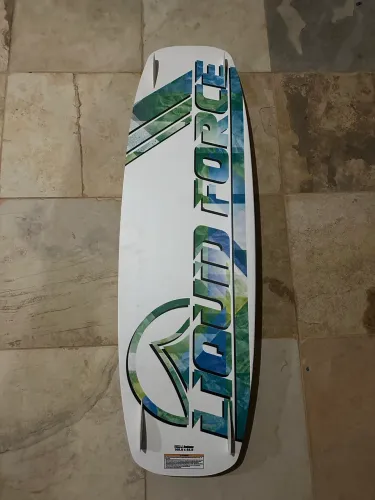 PRANCHA DE KITESURF LIQUID FORCE EDGE 146 × 44 ? COMPLETA ? POUQUÍSSIMO USO