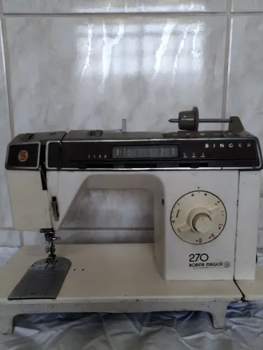 Máquina de costura Singer