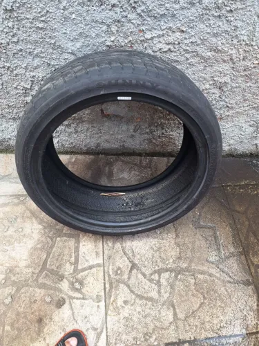Pneu aro 17 - 150,00 carnudo, informações nas fotos