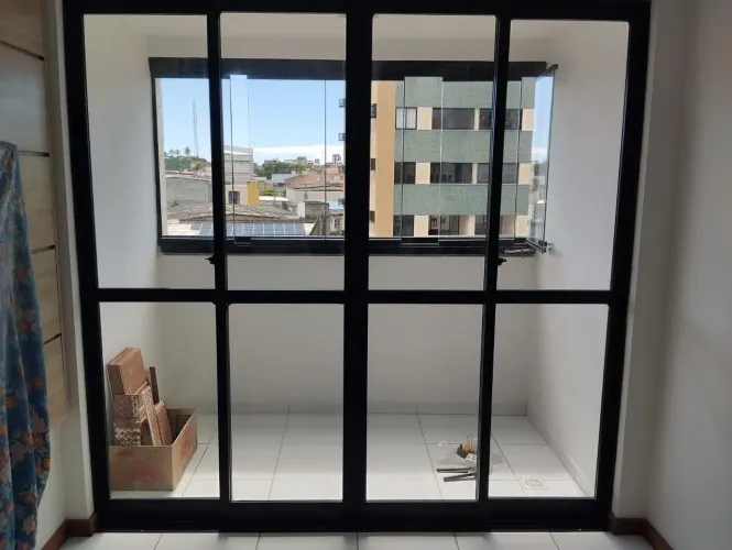 Porta de correr para sacada/varanda - 2.15 x 2.23 - 4 folhas - preta