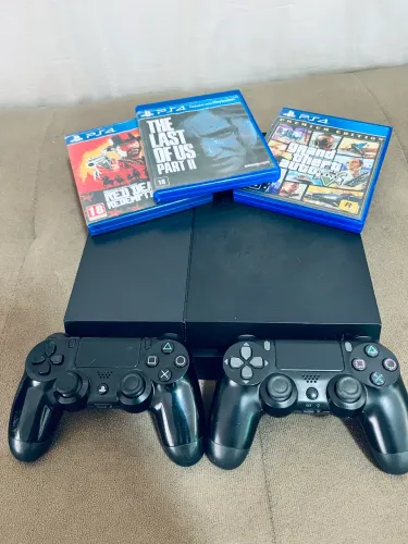 Ps4 1TB - 2 controles e + 3 jogos