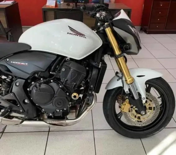 HORNET BRANCA 600cc