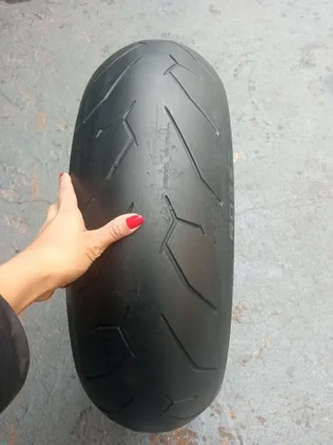 Pneu Pirelli Diablo Rosso2 traseiro 180/55-17 Usado