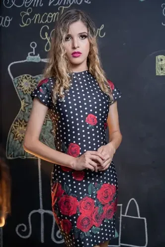 NOVO - Vestido preto de poá com rosas