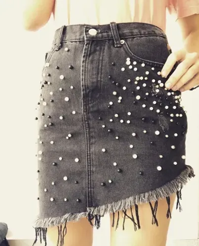 Linda saia jeans com pérolas